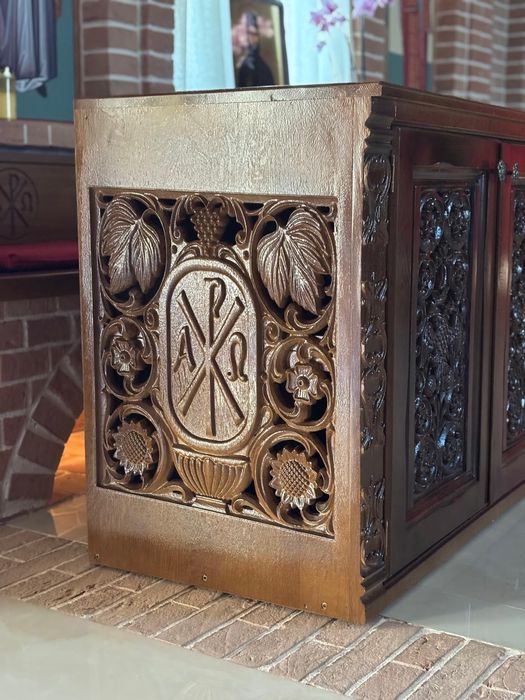 Iconostasul wow    lemn stejar