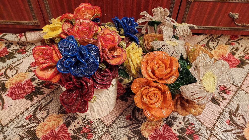 Бисер цветы разные