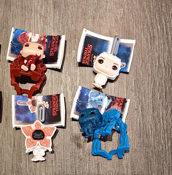 Продавам фигурки Kinder joy Stranger things