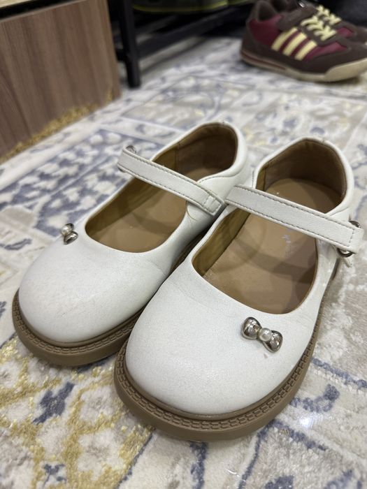 Продам детские туфли для девочек