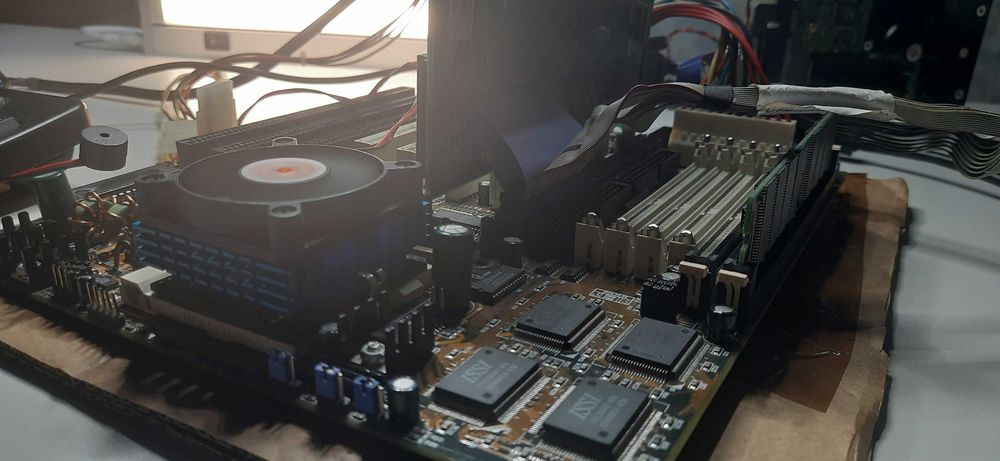 Kit Retro Socket 7: Placa de baza Sowah + Pentium MMX 233 MHz + 32MB RAM