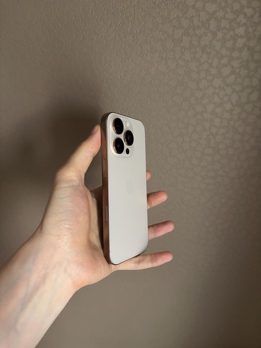 iphone 16 pro gold