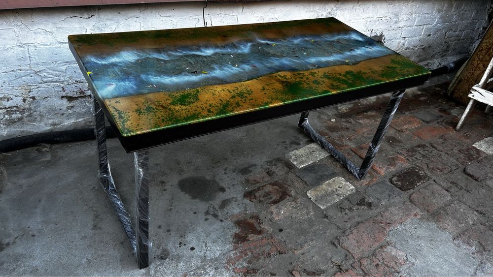 Стол из эпоксидной смолы