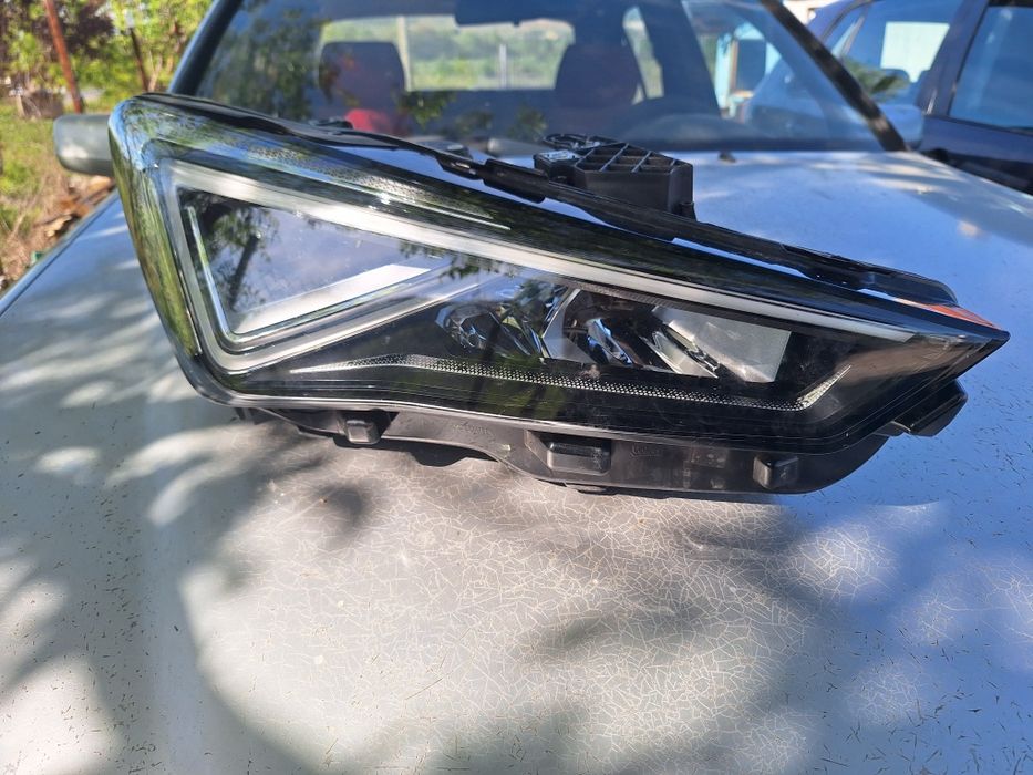 Десен Фар Ксенон За Seat Leon MK4 от 2020-2024 Година Сеат Леон МК4