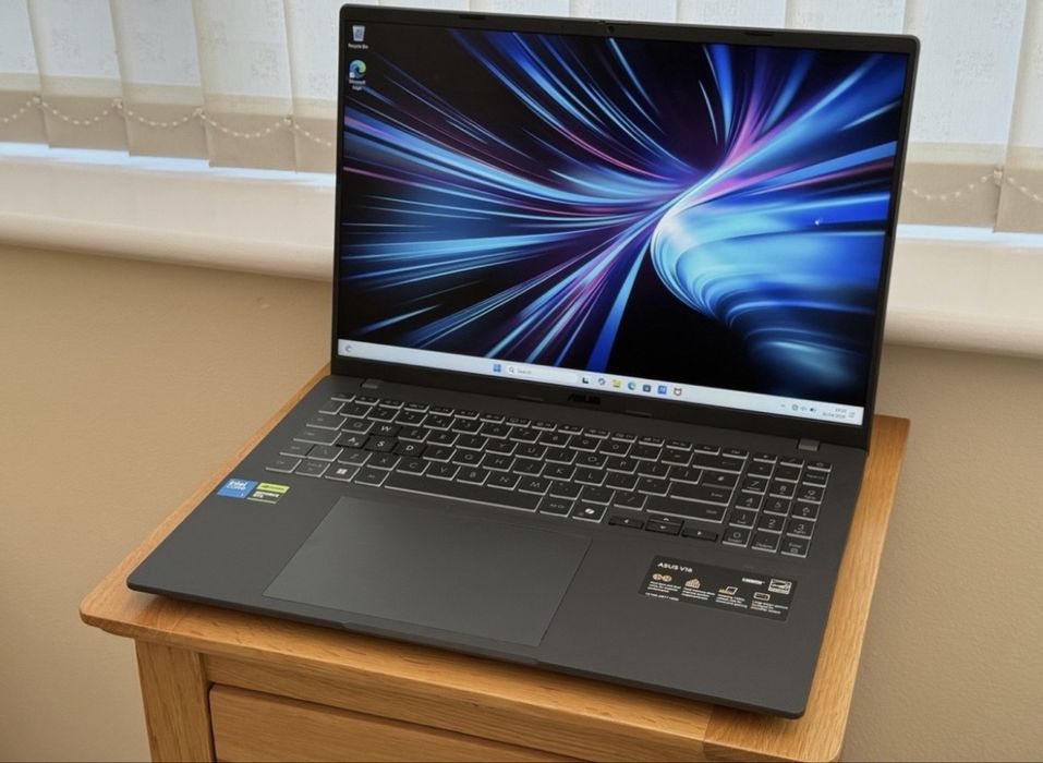 Laptop gaming Asus tuf v16 rtx 5050 i7 240h in garantie