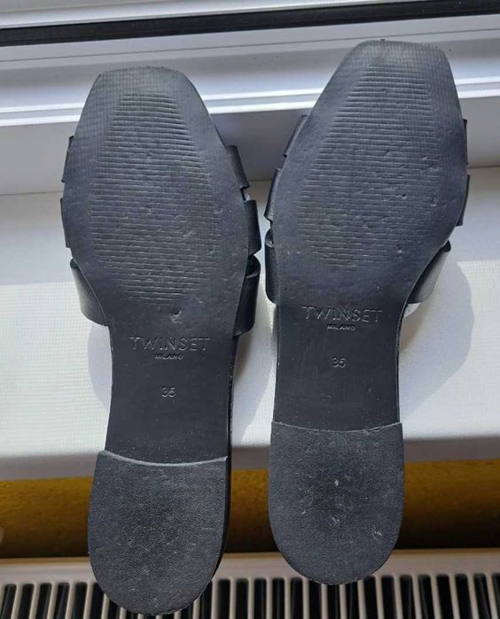 TWINSET Oval T-plaque leather slides