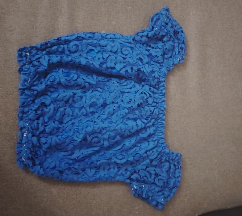 Синя тениска с дантела