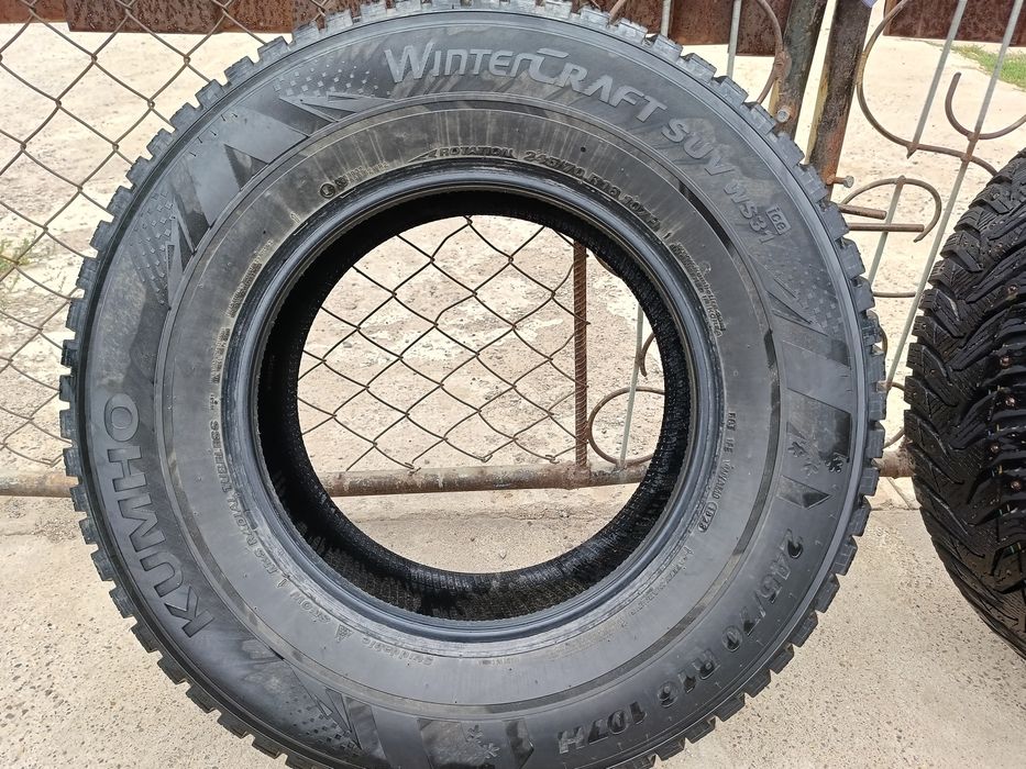 Продам зимние шины 245/70/16