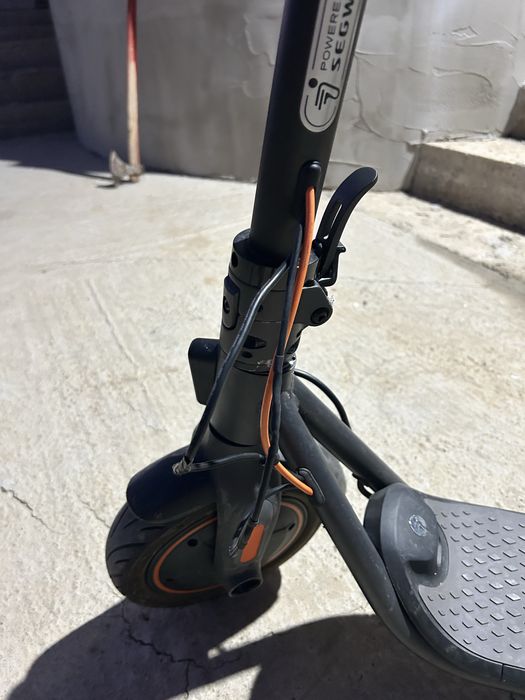 Trotinetă electrică Ninebot Segaway F40I, max 25 km/h, autonomie 40 km