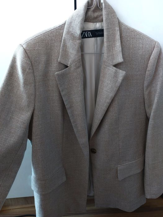 Елегантен бежов блейзър
