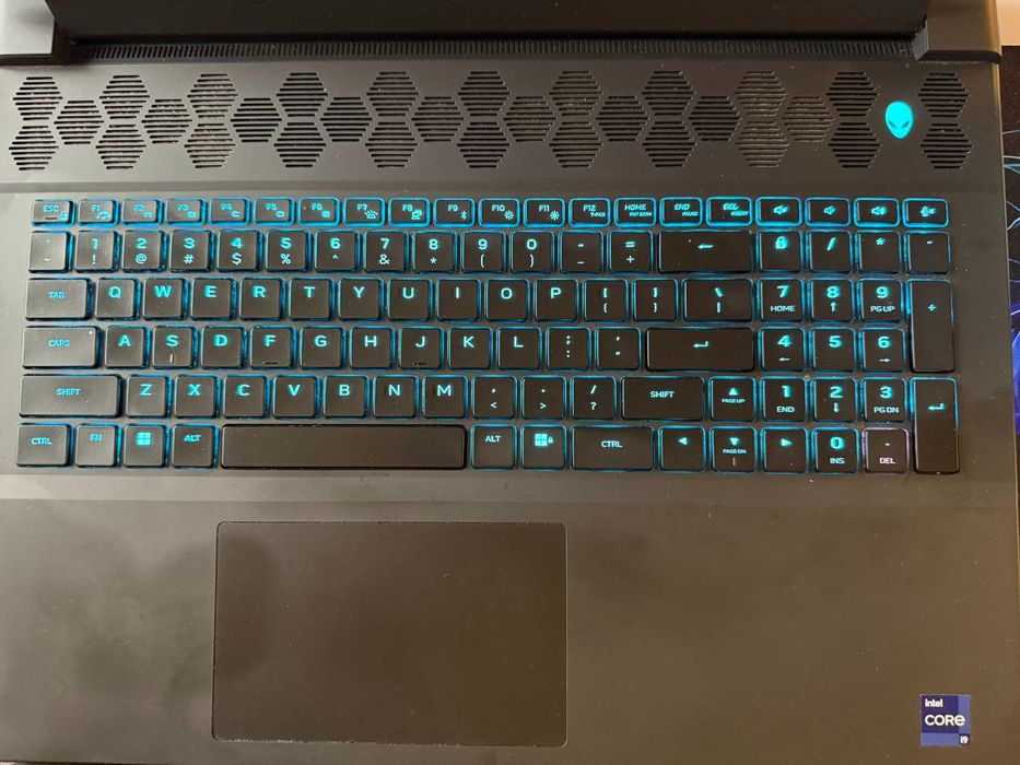 Alienware m18 R2