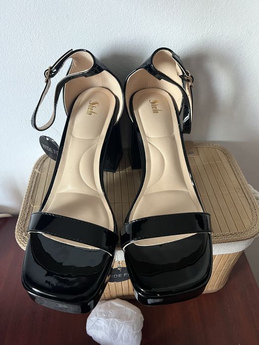 Pantofi cu toc wide fit