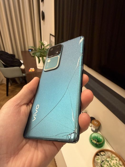 Продам б/у VIVO V30