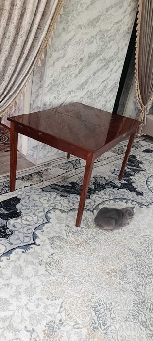 Продается 2 стола  полированный