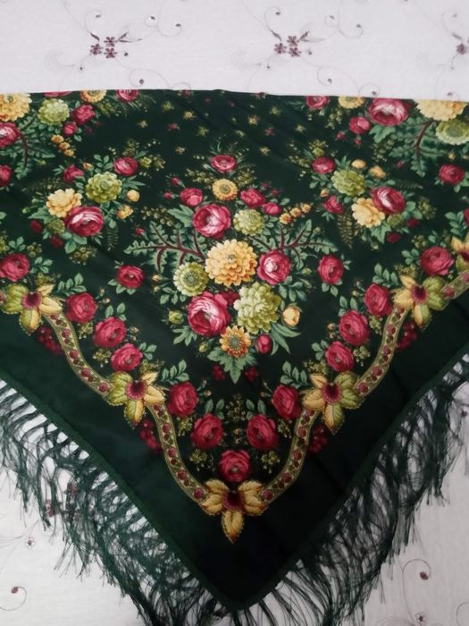 Batic , Sal model tfaditional , cu imprimeu floral