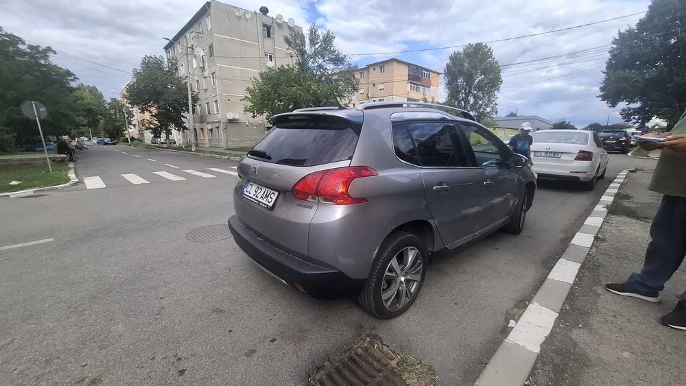 De vânzare Peugeot 2008 – Euro 6, Benzină, Stare Excelentă (Ideală pentru oraș și drumuri lungi)