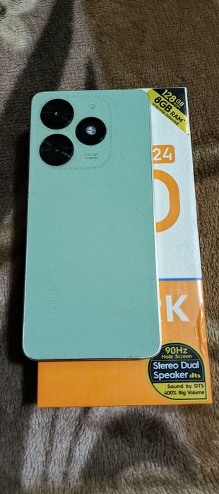 Мобильный телефон модель Tecno Spark