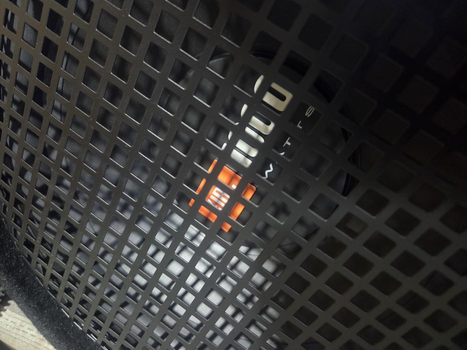 Продам сабвуфер с усилителем оригинал