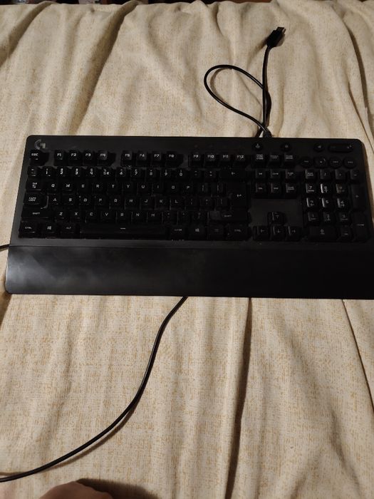Tastatură Logitech g213