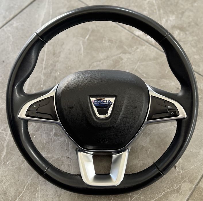 Vând Volan Dacia Logan / Sandero / MCV / Duster / Sport RS