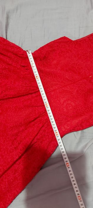 Красива рокличка в червено за 8-9 год.15лв.