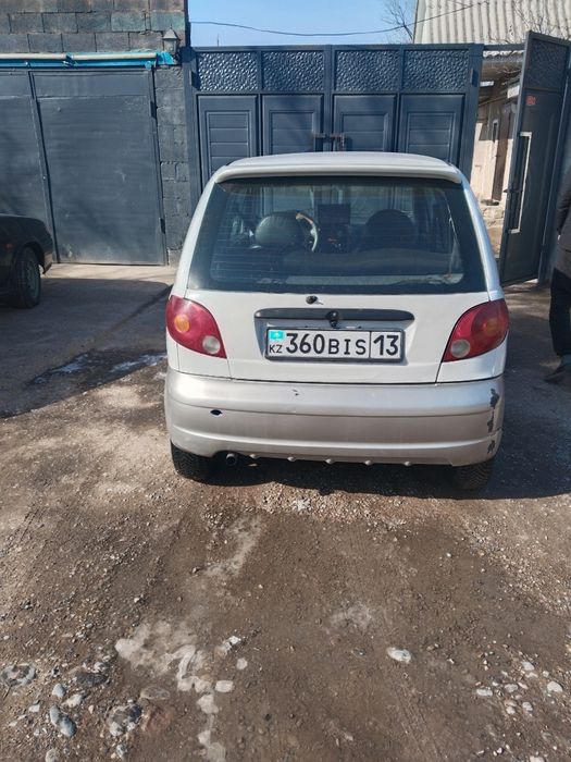 Машина жүріп тұр.