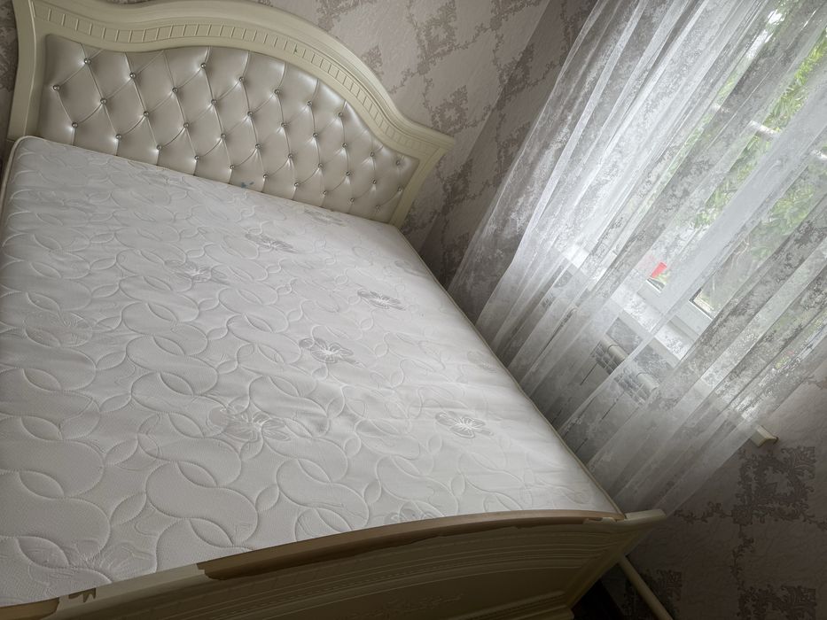 Продам кровать с матрасом