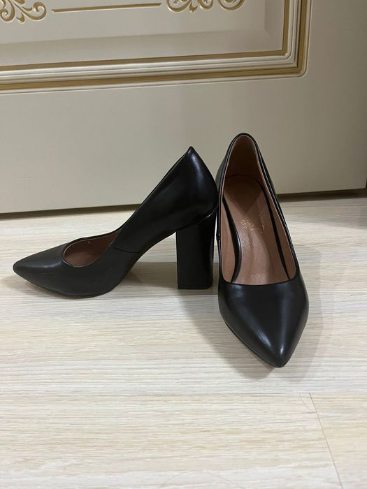 Продам женские туфли