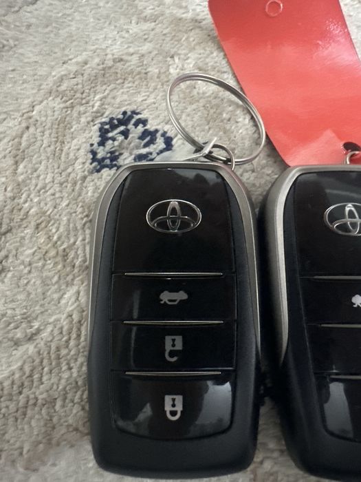 Продаю смарт-ключи Toyota Camry 50 / 55