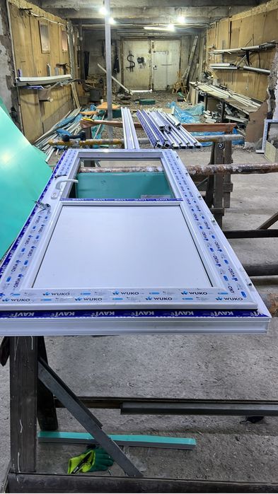 пластиковая дверь