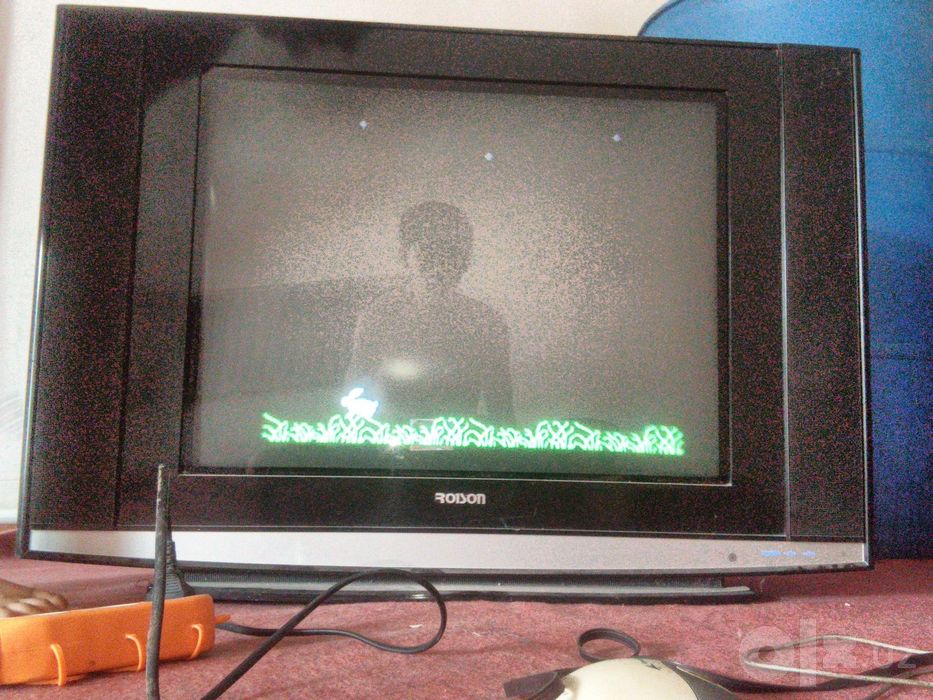 Televizor satiladi baxasi kelisimli