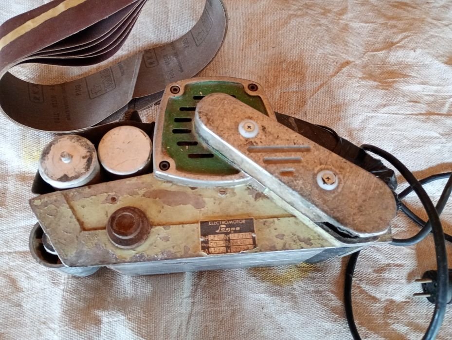 Aparat electric de șlefuit parchet