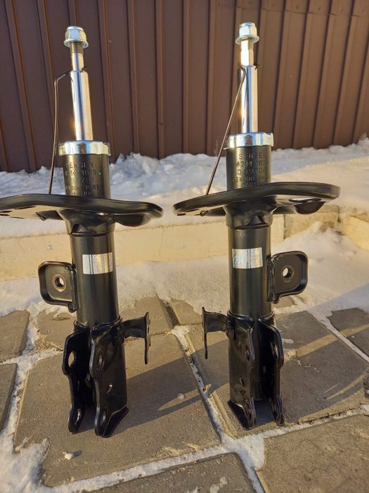 Продам передний амортизатор