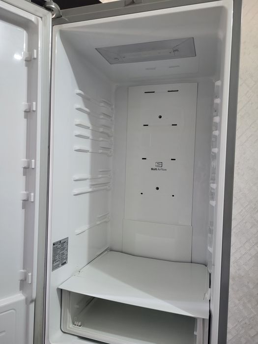 Холодильник LG в хорошем состояний