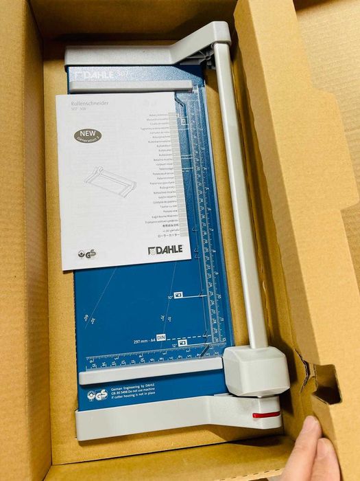 Ghilotina hârtie Dahle model 2020 (tăiere conform standard DIN) A4