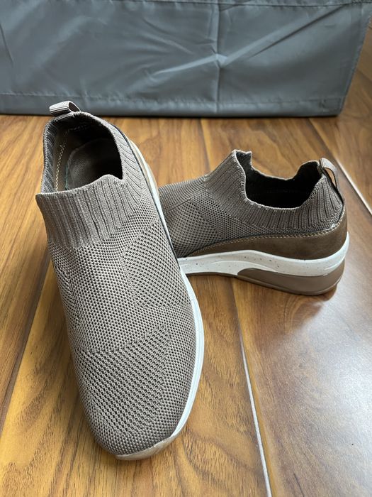 Продаюися кроссрвки. Размер 36