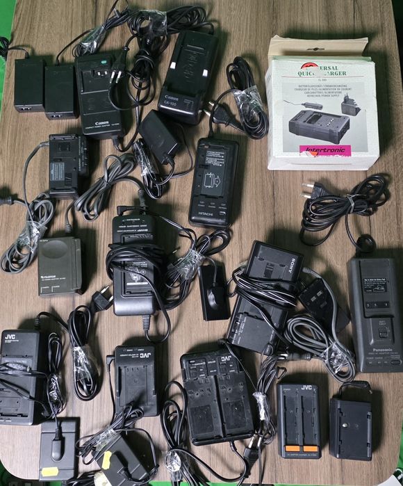 Alimentatoare camere video cu casete 8mm, vhs-c, miniDV