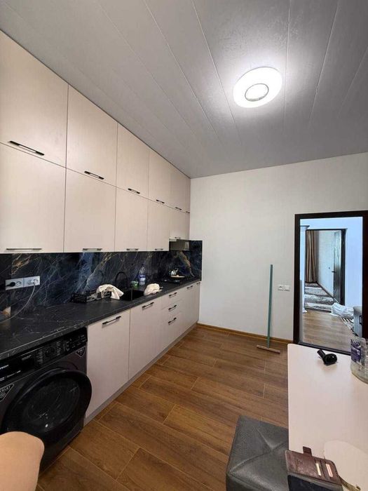 Сдается 1 комнатная квартира на длительный срок в Мирабалском районе.