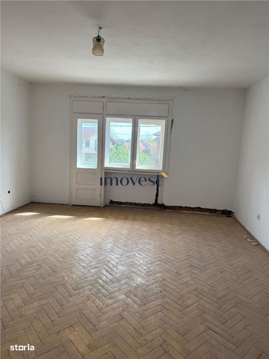 Duplex de vanzare in Satu Mare | 5 camere, demisol complet, zona Titul
