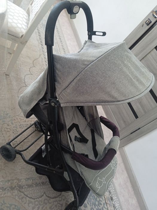 Продам коляску летний  среднем состояние