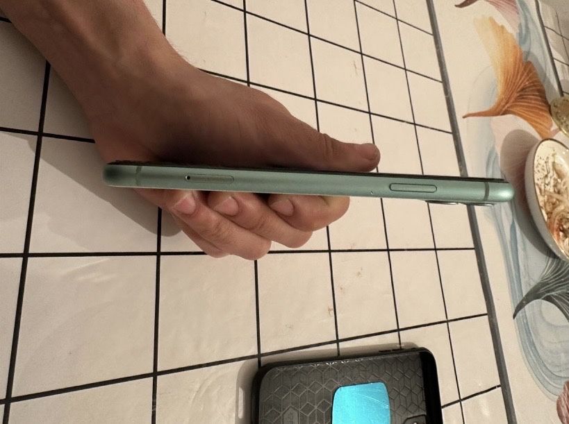 Продам iPhone 11 64 GB