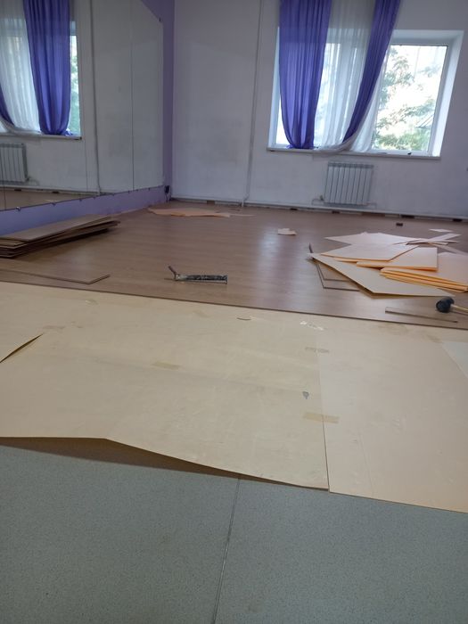 Укладка ламината линолеума. плинтусов.