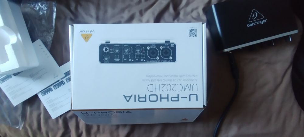 Звуковая карта Behringer UMC202HD