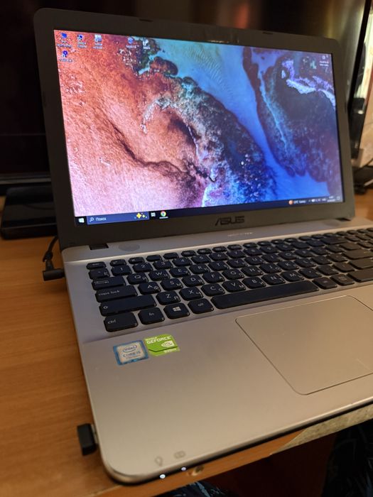 Ноутбук Asus core i5 7 gen