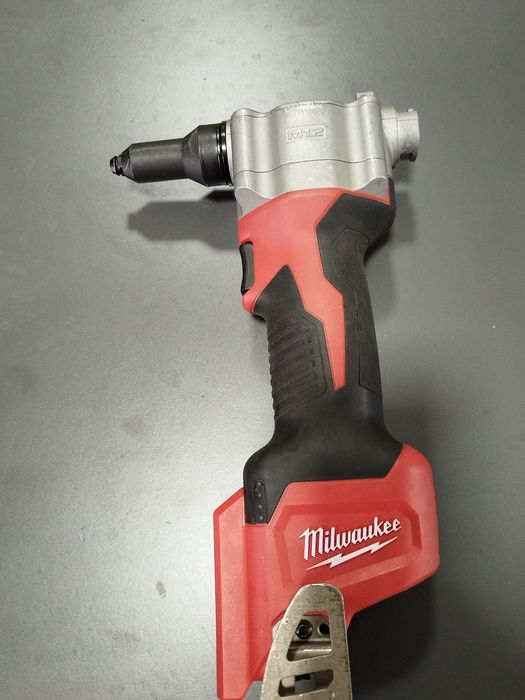 Pistol pentru nituri 12 v