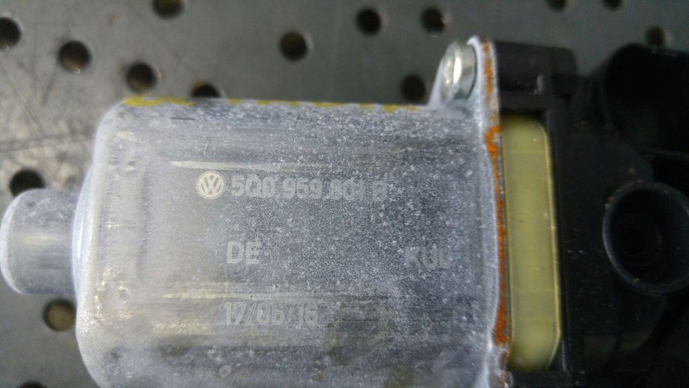 Motoras macara geam stanga fata skoda octavia 3 5e3 nl3 nr3 5q0959801b