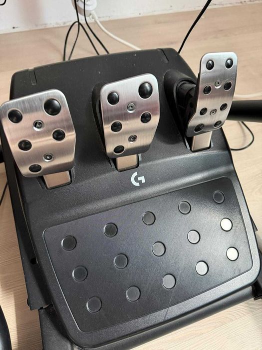 Vând Setup Complet Sim Racing, VR & Gaming 4K – PS5, Simulator Huzaro, TV SONY BRAVIA 3, Volan Logitech & PS VR2