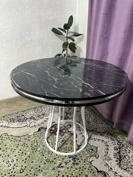 Срочно продам стол