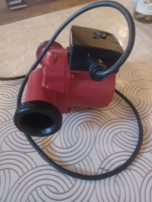 Цирколационна помпа GRUNDFOS UPS-32-60-180