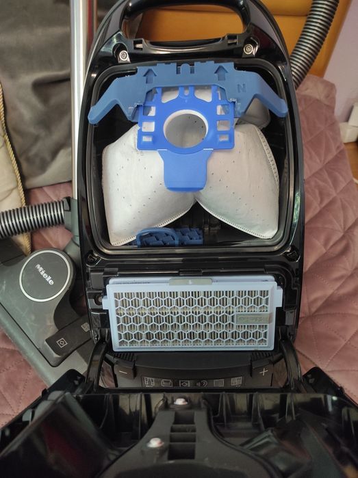 Прахосмукачка Миеле / Miele Complete C3